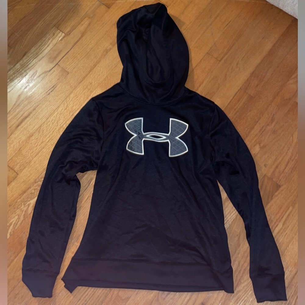 Under Armor Hoodie. Size Large. Women clothes.